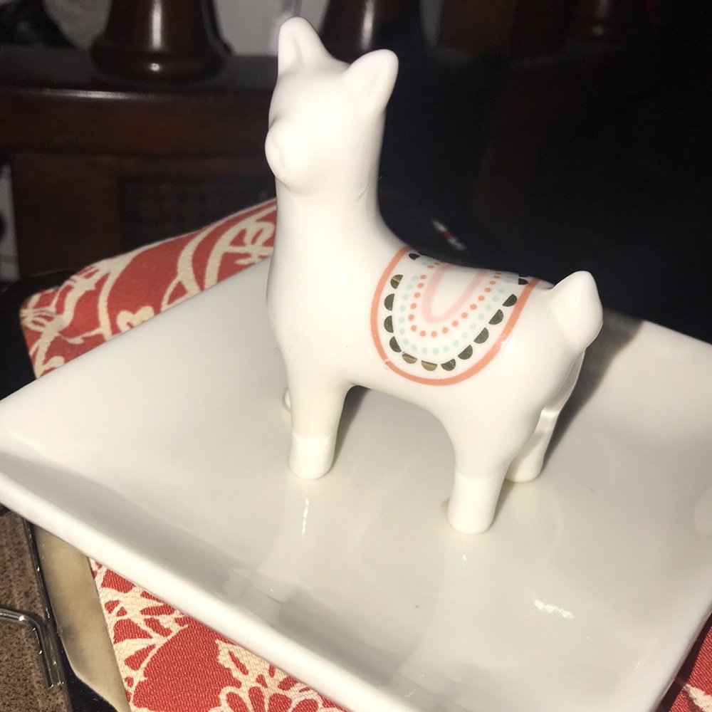 NWT LC Lauren Conrad Festive Llama Ring Holder Trinket Tray - Picture 4 of 7